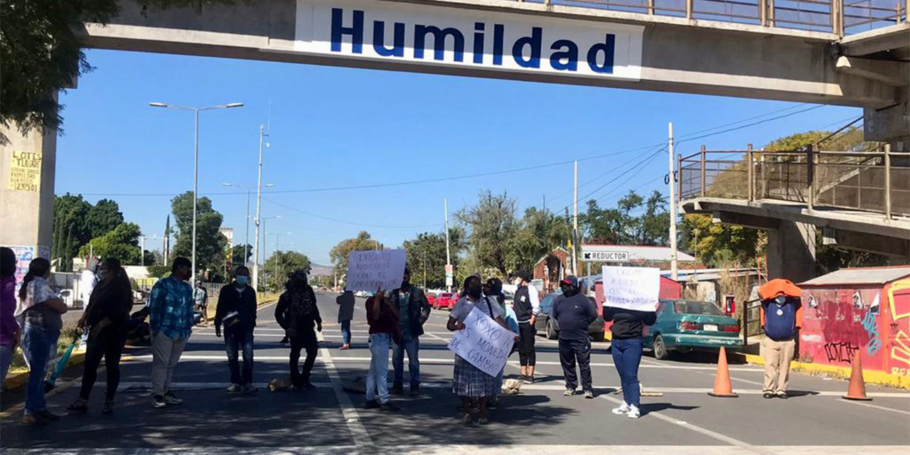 Protestan pobladores de Xoxocotlán; piden imparcialidad del comucionado