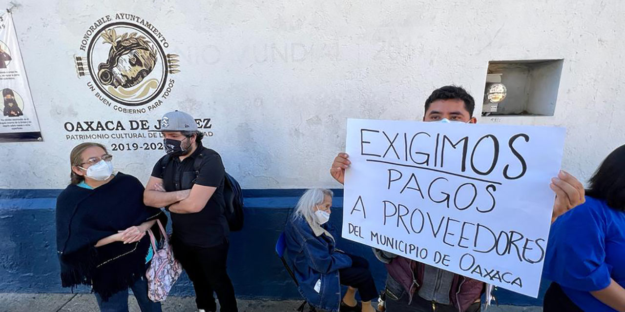 Proveedores de bienes y servicios exigen pagos al ayuntamiento capitalino | El Imparcial de Oaxaca