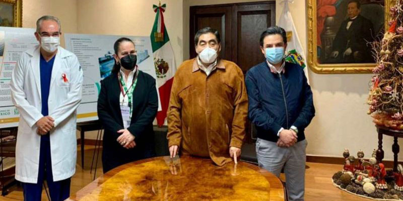 Director del IMSS se reúne con el gobernador de Puebla