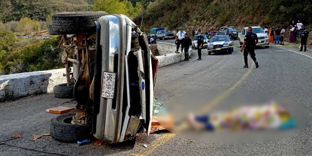 Vuelca camionera en Ixtlán; los tripulantes salieron proyectados a un barranco
