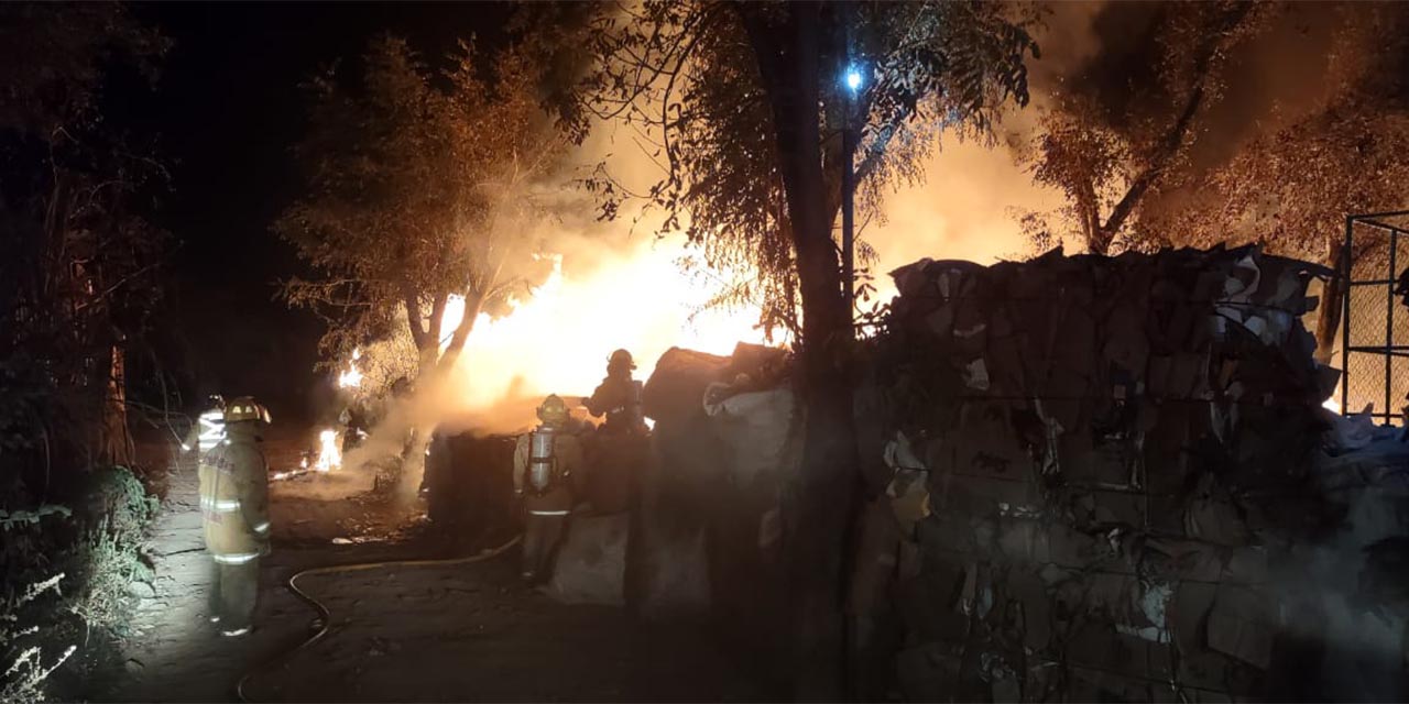 Bodega incendia en Santa Lucía del Camino