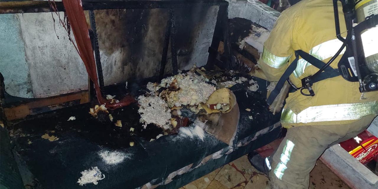 Arde en llamas casa habitación en Huajuapan | El Imparcial de Oaxaca