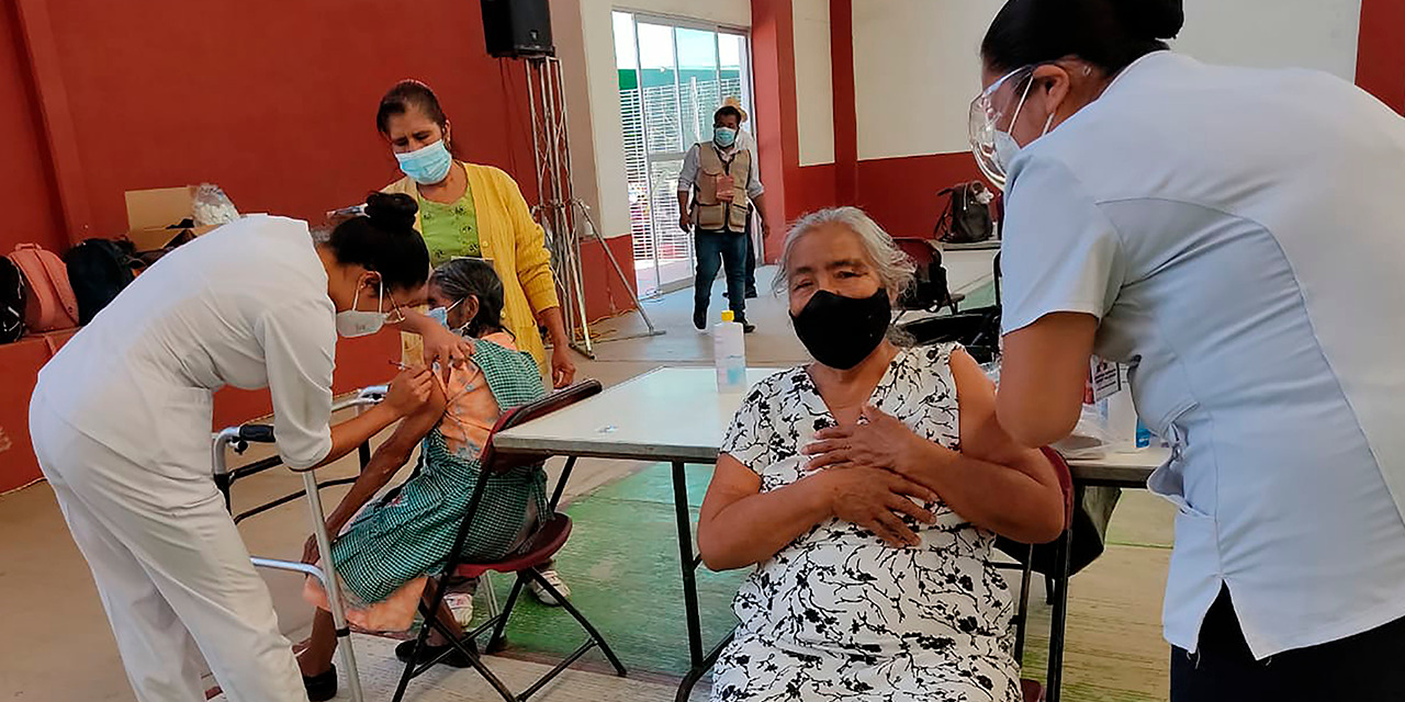 Refuerzan vacuna para mayores de 60 años en dos municipios | El Imparcial de Oaxaca