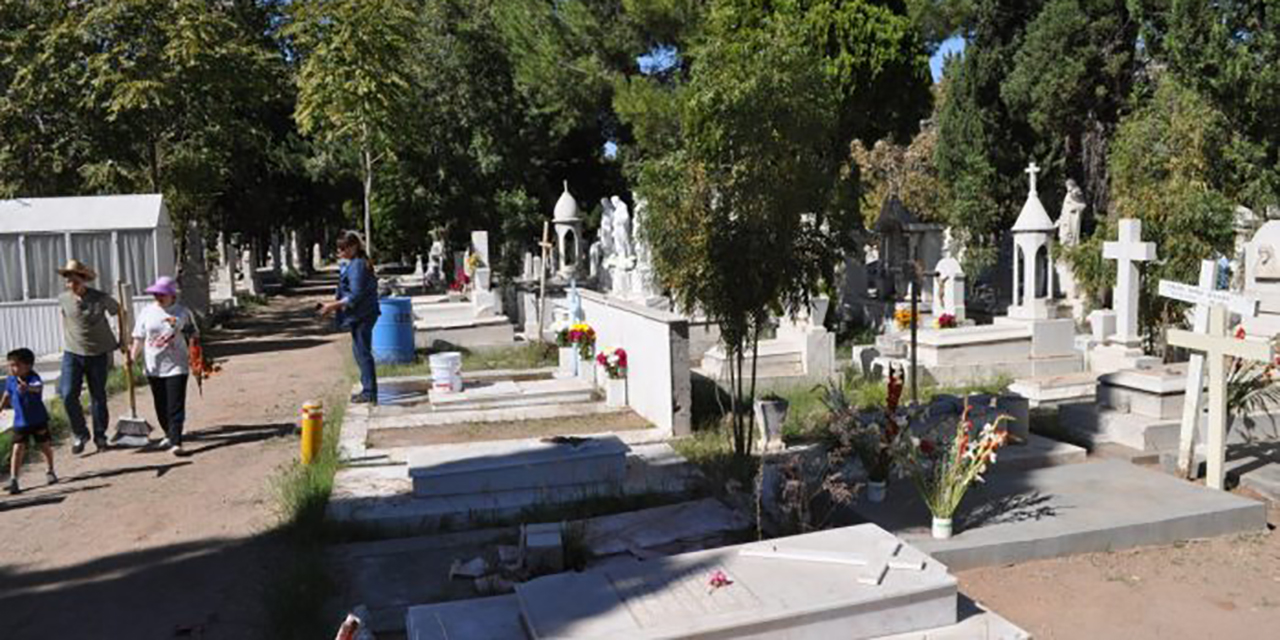 Hombre regresa a su casa horas después de su funeral; “me sepultaron y aquí ando caminando”