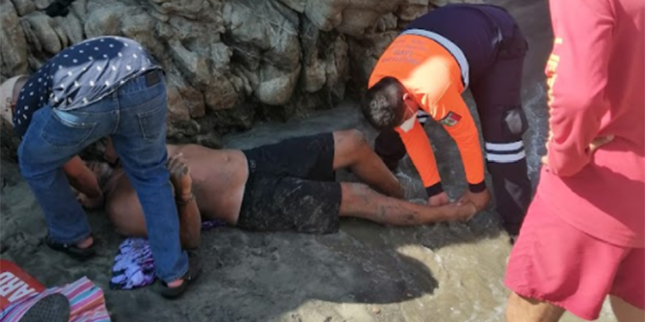 Turista canadiense cae de las rocas de Punta Zicatela | El Imparcial de Oaxaca