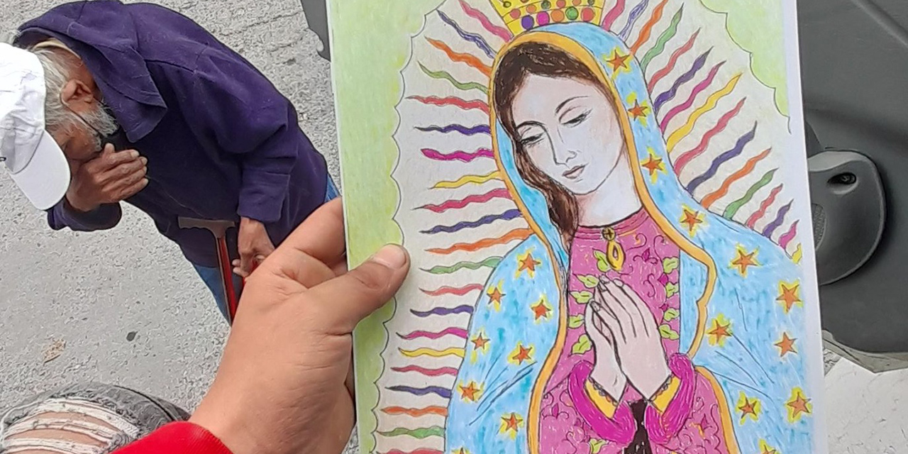 Abuelito vende sus dibujos en la calle para poder llevarles “una leche” a sus nietos | El Imparcial de Oaxaca