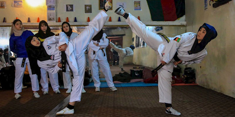 Las taekwondistas afganas entrenan en clandestinidad para esquivar el veto talibán | El Imparcial de Oaxaca