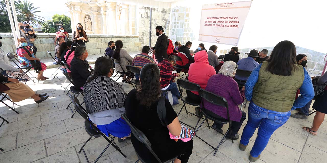Foto: Adrián Gaytán / Busca el municipio armar un censo real. Acuden 372 comerciantes a mesas para regularizar venta en vía pública | El Imparcial de Oaxaca