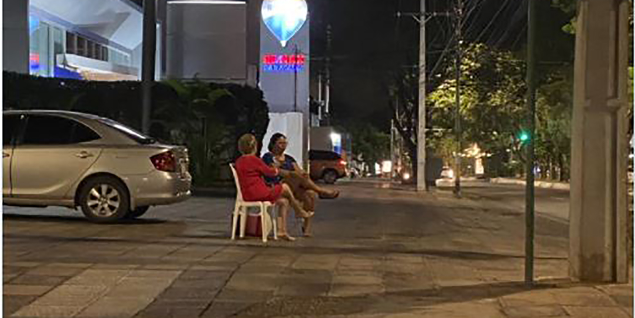 Madre celebra todos los años Navidad y Año Nuevo en el lugar donde murió su hijo