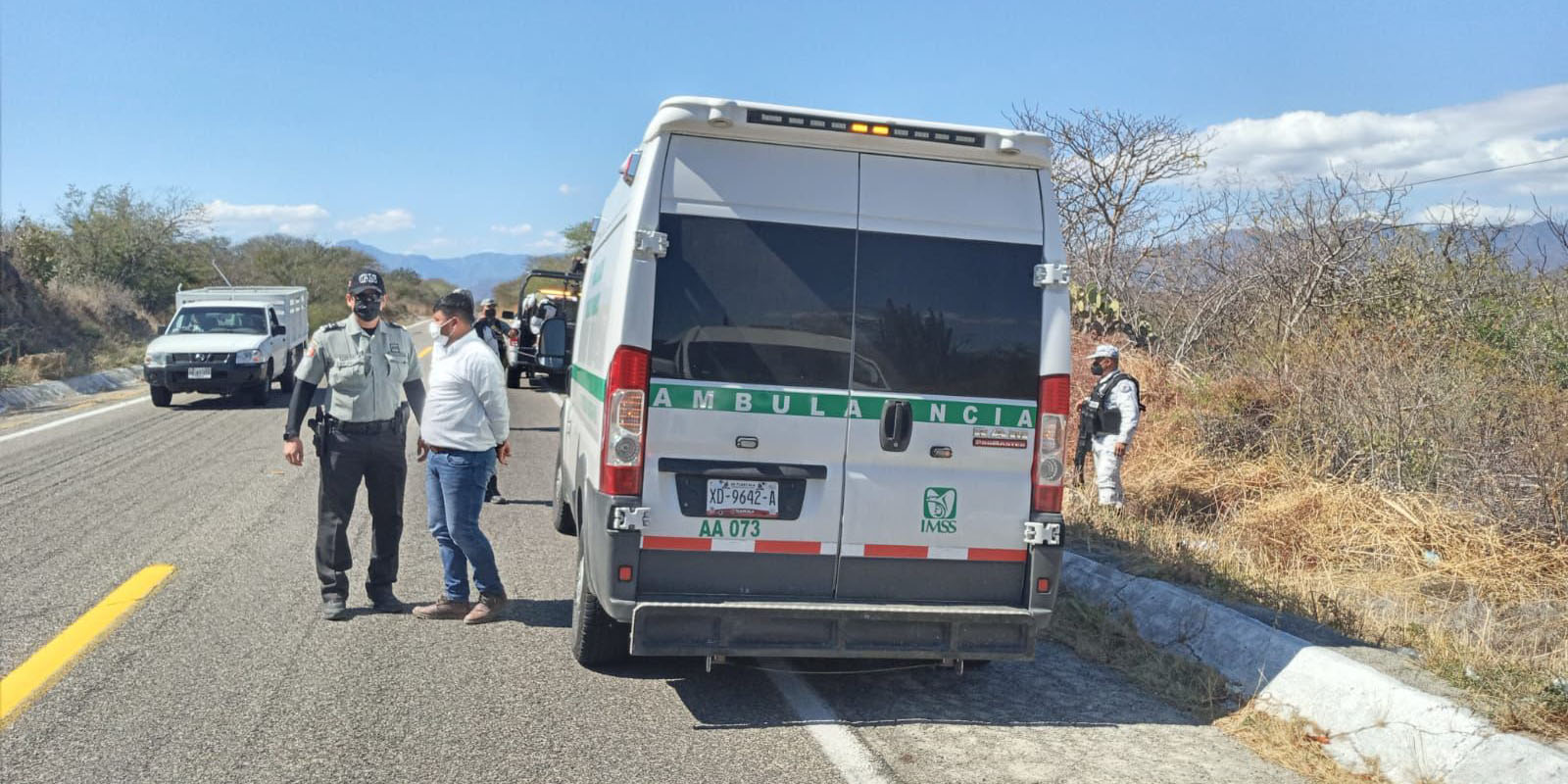 Ambulancia del IMSS  transportaba ilegales | El Imparcial de Oaxaca
