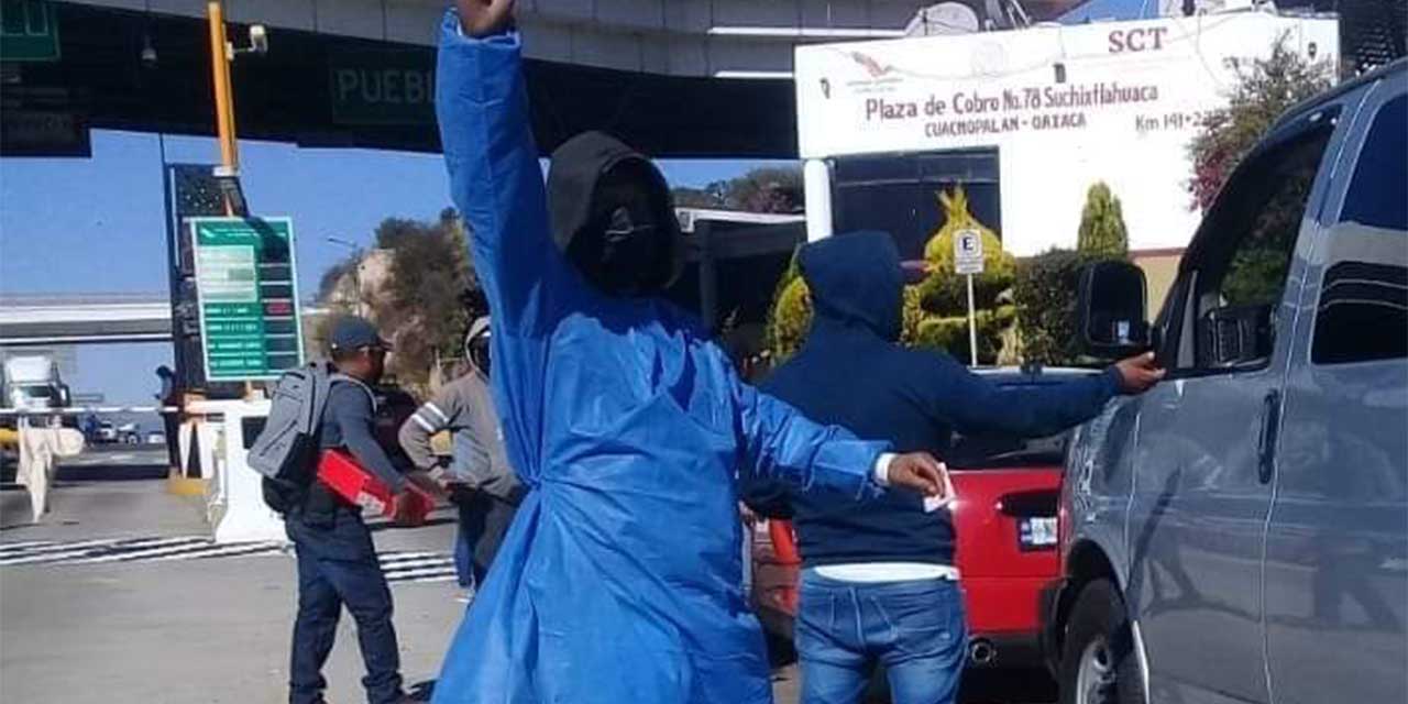 “Luchadores sociales” bloquean la caseta de Suchixtlahuaca | El Imparcial de Oaxaca