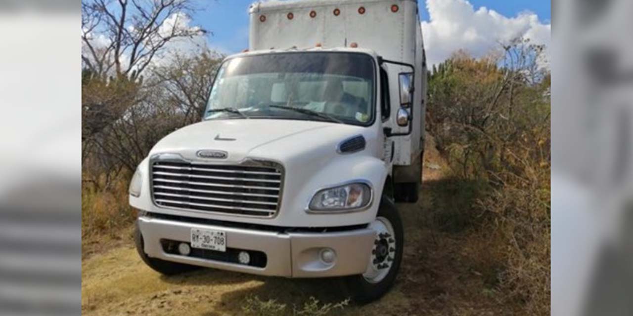 Autoridades recuperan camión robado | El Imparcial de Oaxaca