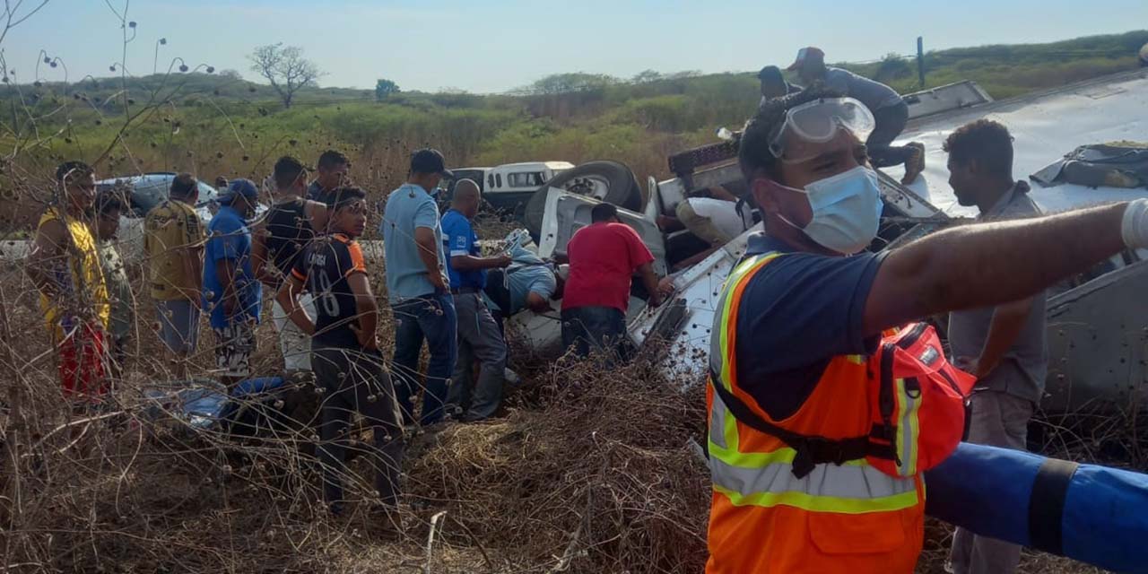 Rescatan a conductor prensado en cabina de torton | El Imparcial de Oaxaca