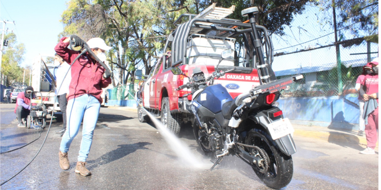 Desinfectan vehículos de la Policía Municipal | El Imparcial de Oaxaca