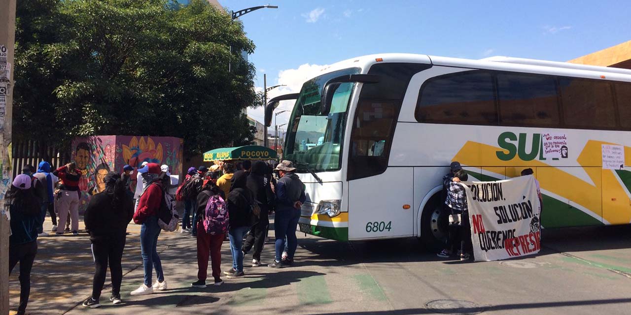 Van normalistas contra la S-22
