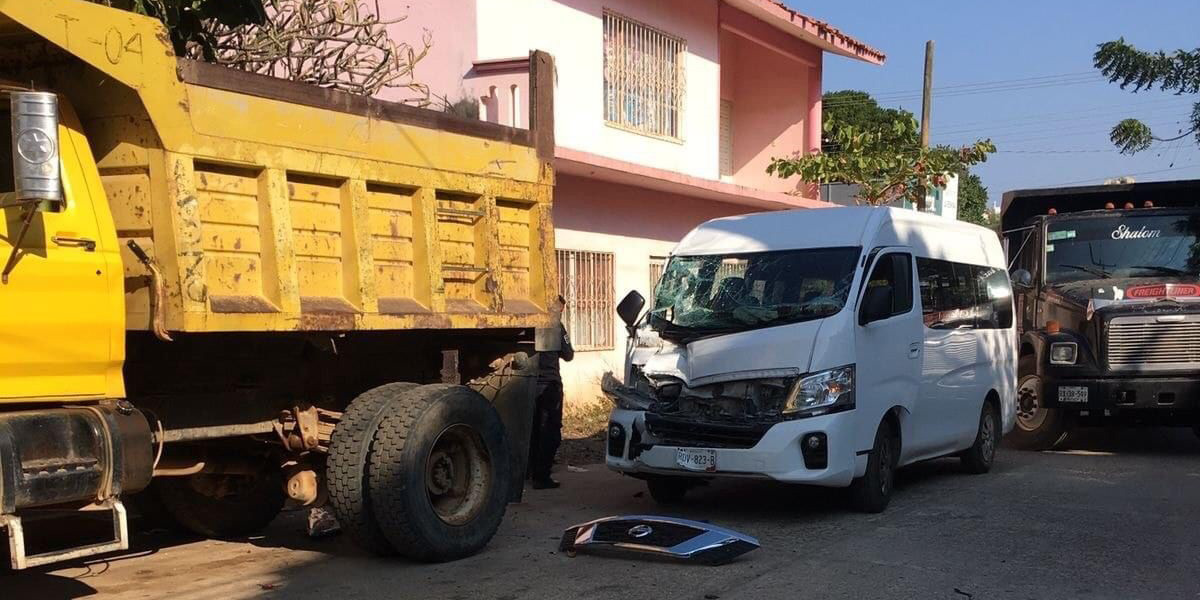 Ebrio conductor se impacta contra volteo