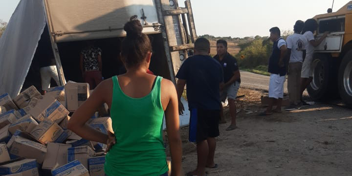 Queda prensado chofer tras accidente cerca de Pinotepa | El Imparcial de Oaxaca