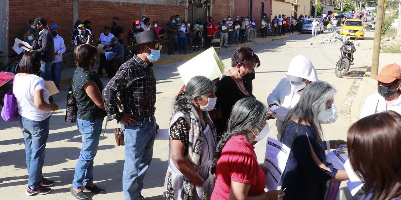 Adultos temen de los efectos de la vacuna AstraZeneca | El Imparcial de Oaxaca