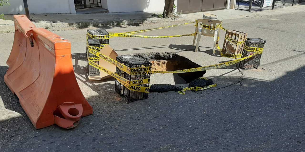 Se forma socavón en el barrio de Xochimilco