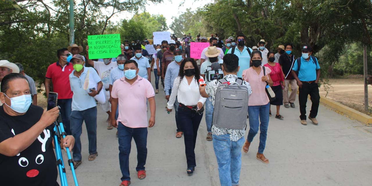 Comuneros de Tonameca toman palacio municipal