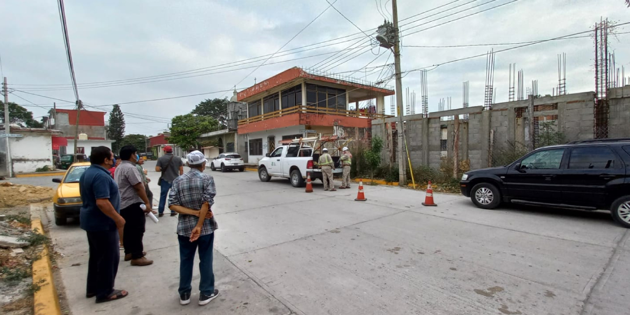 Se manifiestan la Séptima Sección frente a la CFE | El Imparcial de Oaxaca