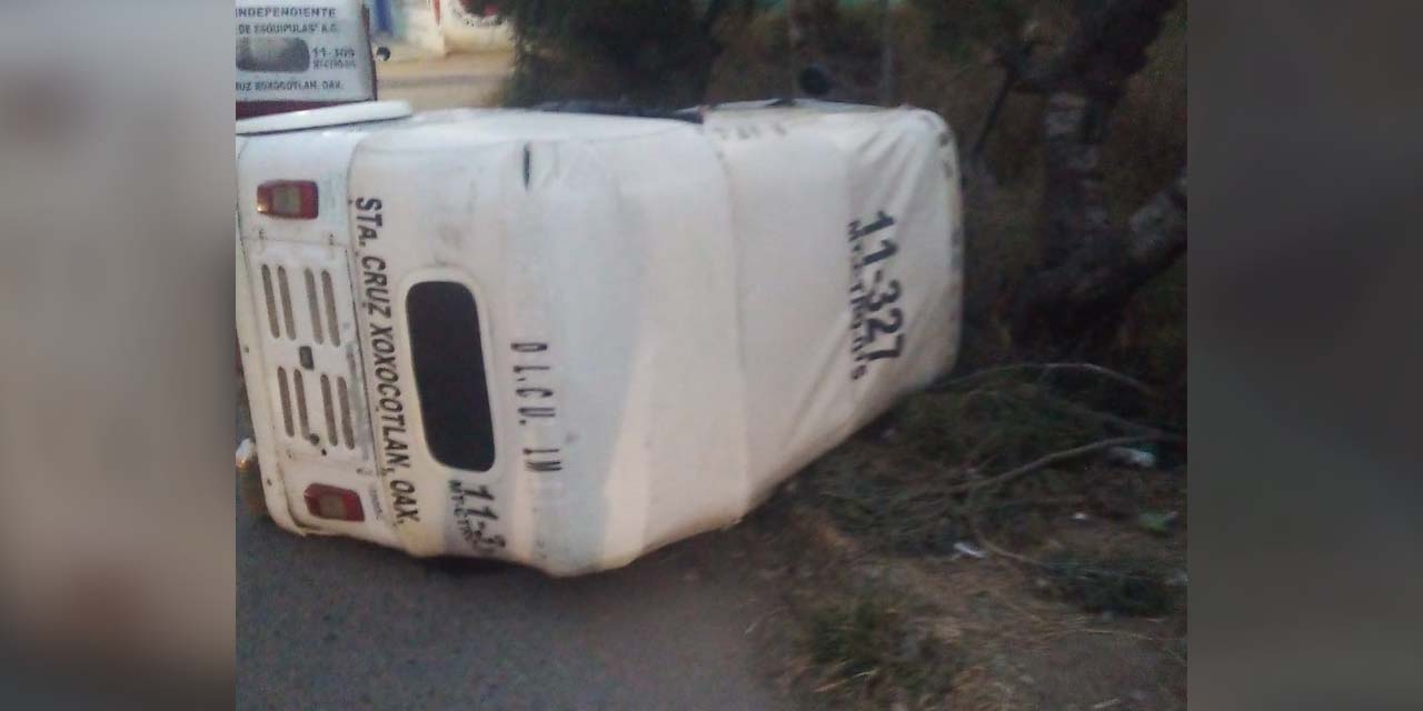 Volcadura de mototaxi en Esquipulas deja daños materiales | El Imparcial de Oaxaca