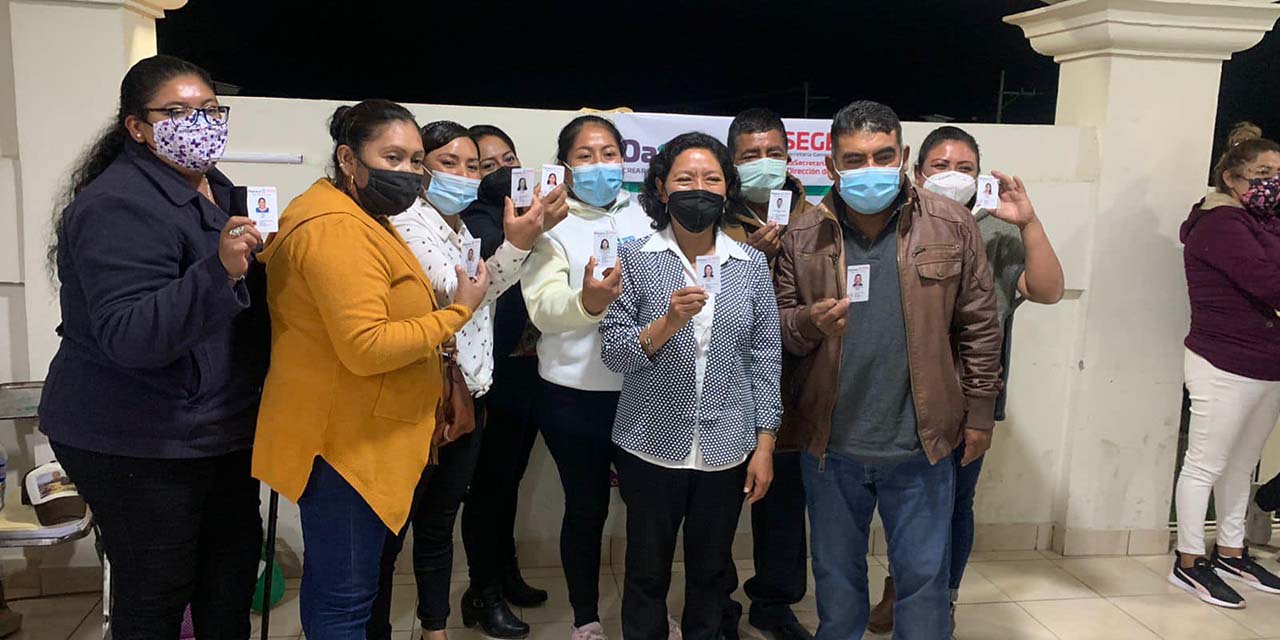 Acreditan a 140 autoridades municipales; 44 son mujeres