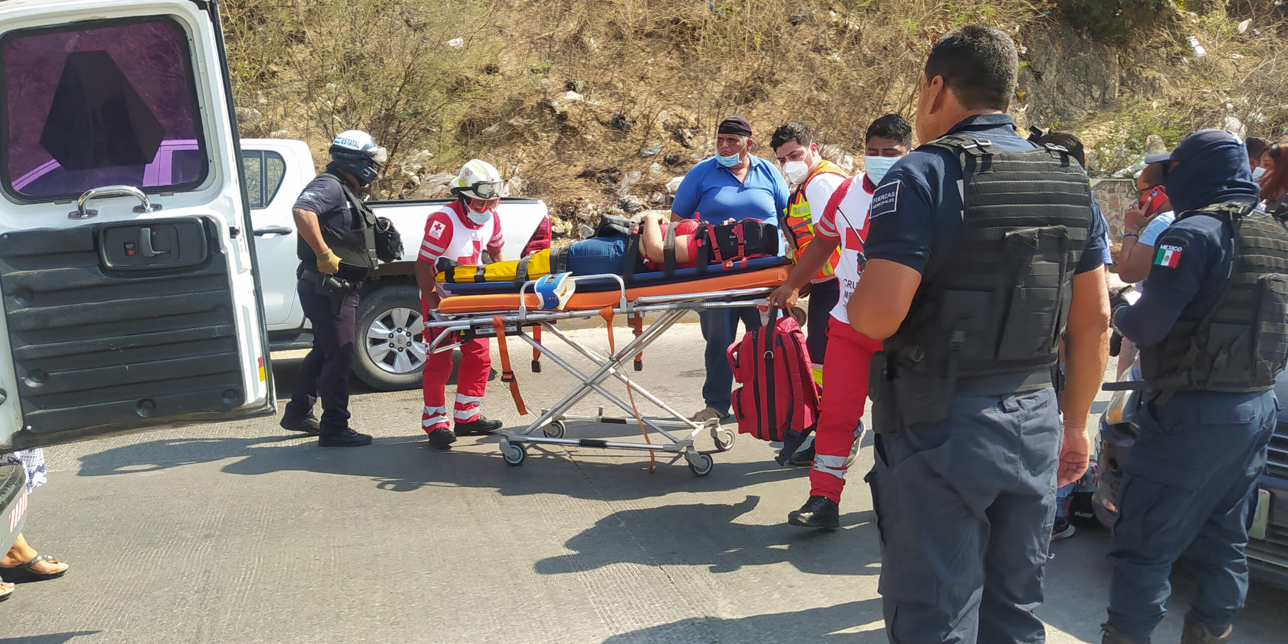 Atropellan a mujer motociclista; resulta herida de una pierna