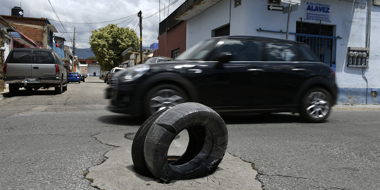 Registros de drenaje sin tapa, un riesgo latente en la ciudad | El Imparcial de Oaxaca