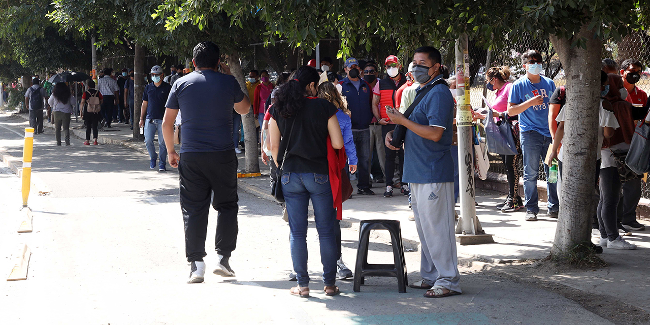 Venden lugares de vacunación; Sebien y SSO, ni por enterados | El Imparcial de Oaxaca