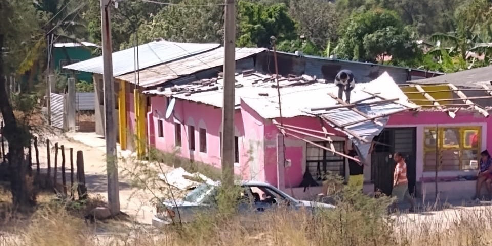 Ventarrón derriba techo | El Imparcial de Oaxaca