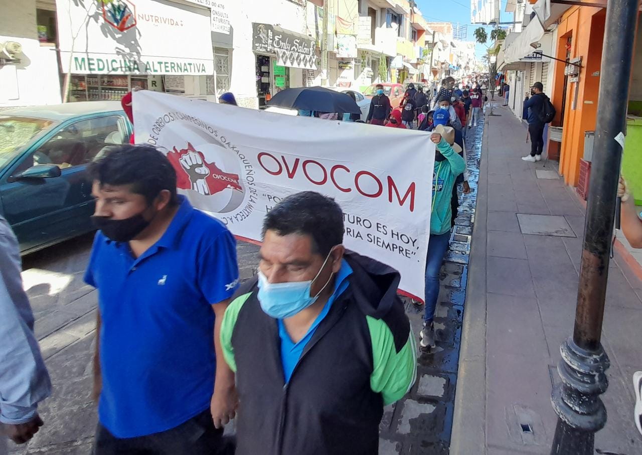 Marchan organizaciones en Huajuapan