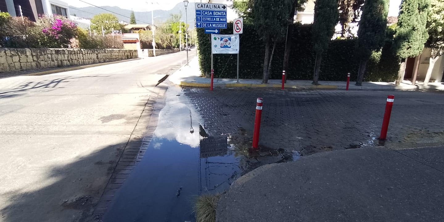 SAPAO y municipio ‘se lanzan la bolita’ en la resolución de una fuga de agua | El Imparcial de Oaxaca