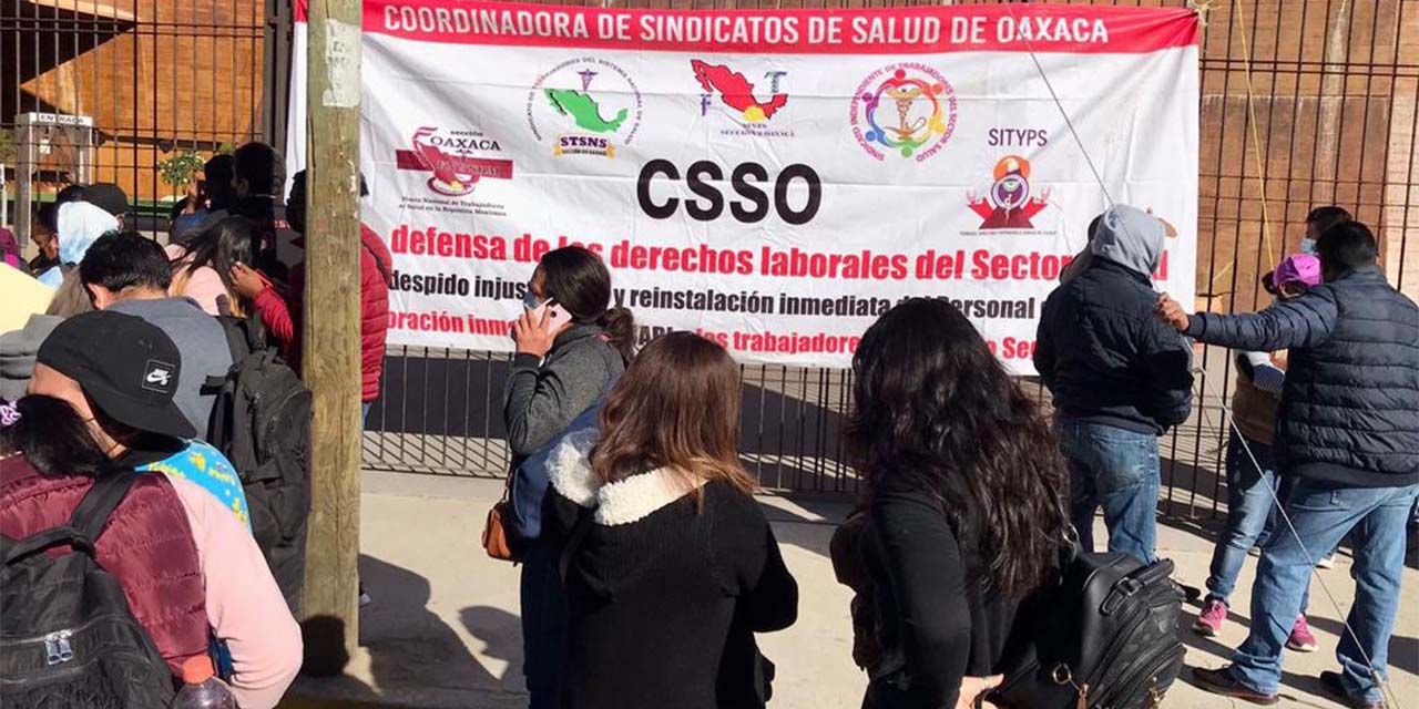 Protesta en Centro de Convenciones retrasa capacitación a nuevo personal médico | El Imparcial de Oaxaca