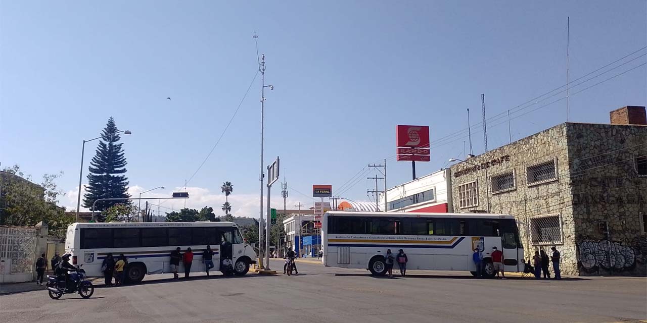 Emprende STEUABJO movilizaciones en cruceros de la ciudad | El Imparcial de Oaxaca