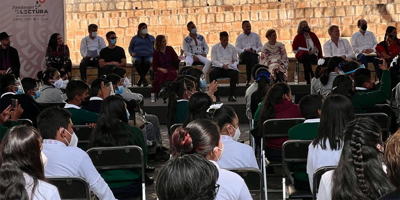 Leer los hará mejores personas, dice Gutiérrez Mueller en Oaxaca