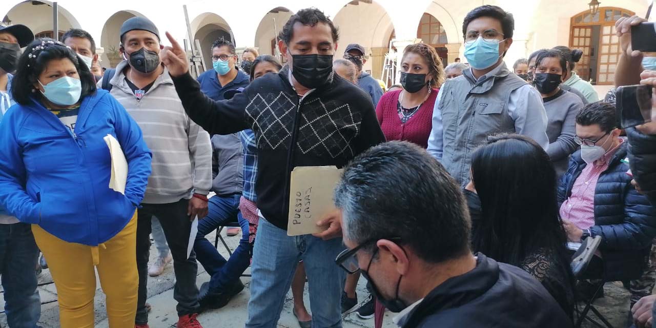 Tras desalojo en el Centro Histórico, comerciantes confrontan a funcionario municipal