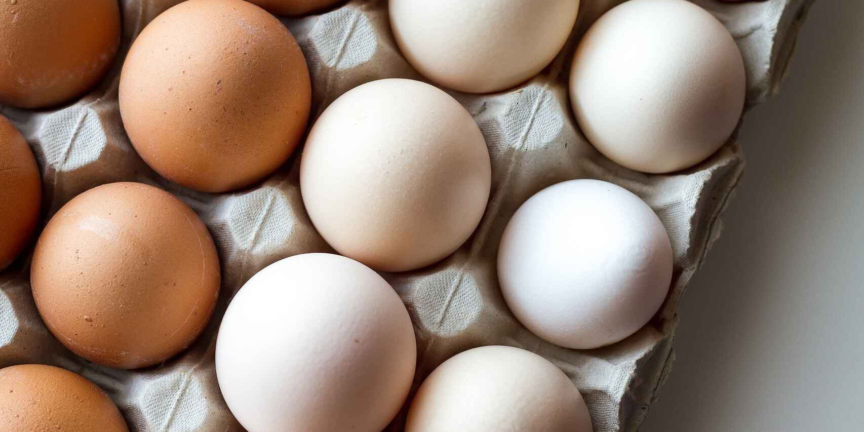 La razón por la que no debes lavar los huevos antes de consumirlos