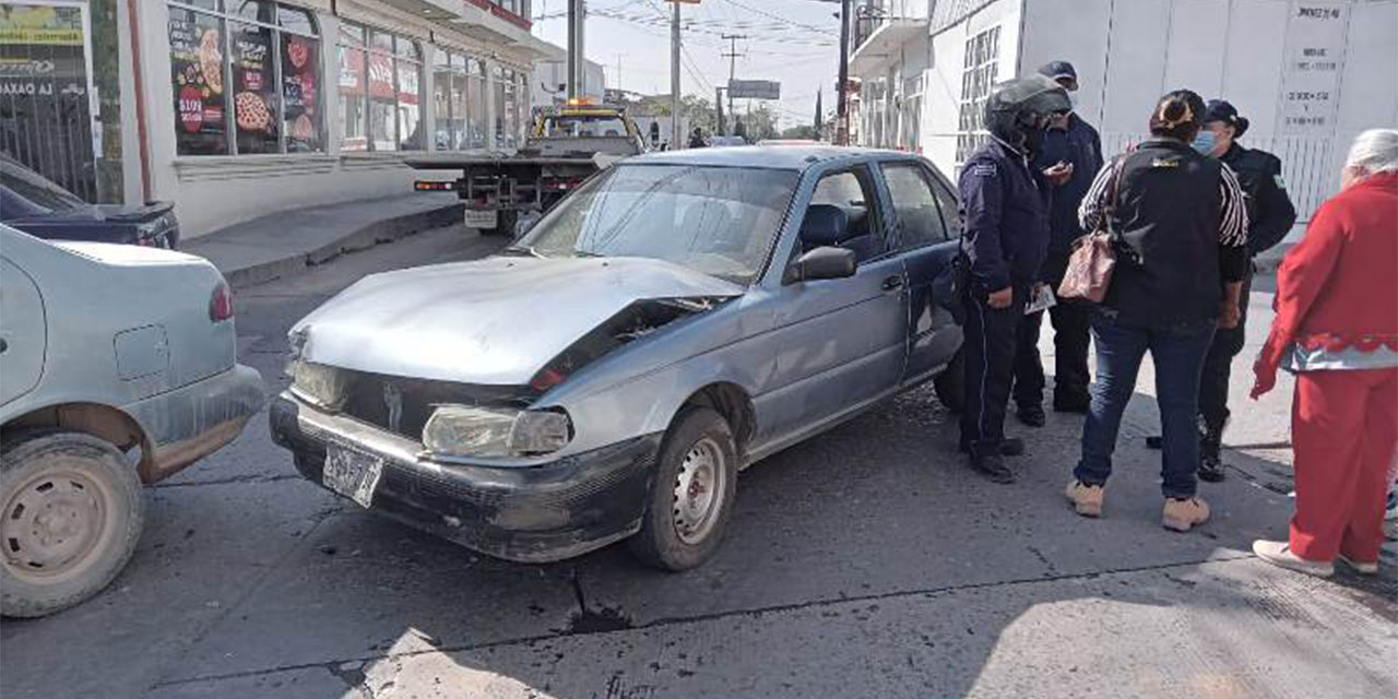 Dos menores lesionados en choque entre automóviles en centro de Huajuapan | El Imparcial de Oaxaca