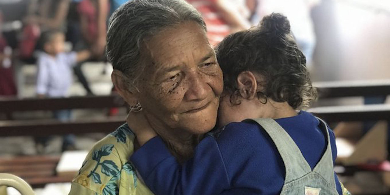 ¿Por qué las abuelas consienten mucho a sus nietos? | El Imparcial de Oaxaca