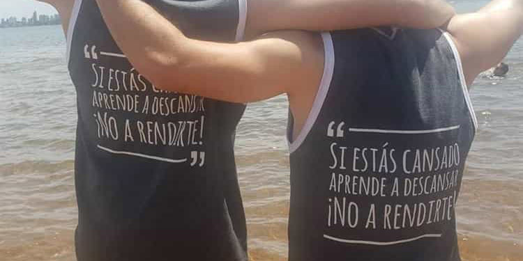 Ahorró todo el año y se llevó de vacaciones a sus empleado
