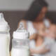 Mamás vacunadas contra covid transmiten los anticuerpos a sus bebés a través de leche materna
