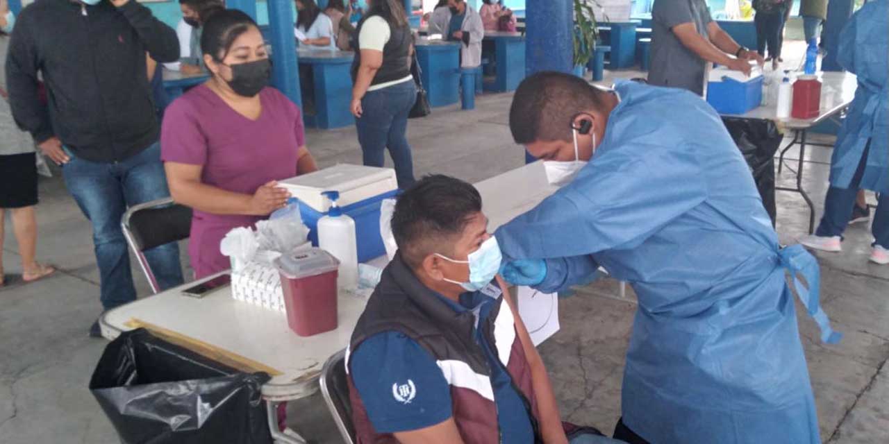 Concluye vacuna de refuerzo al magisterio | El Imparcial de Oaxaca