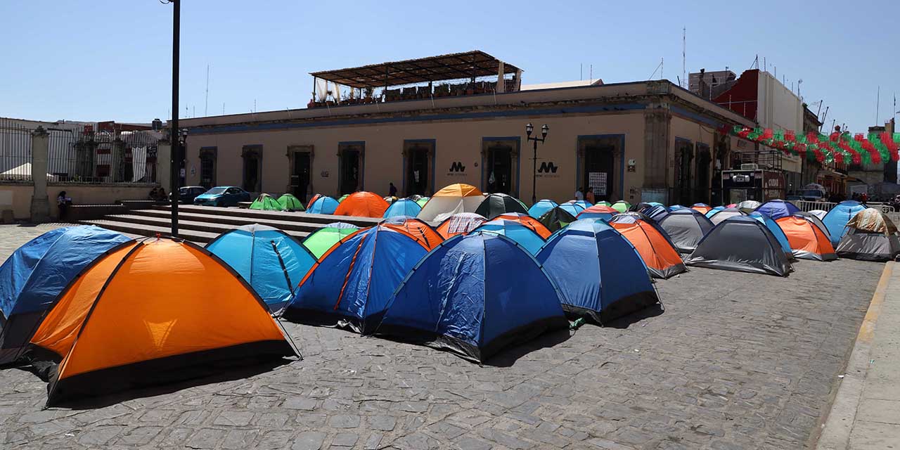 Cercan 60 casas de campaña a la S-22