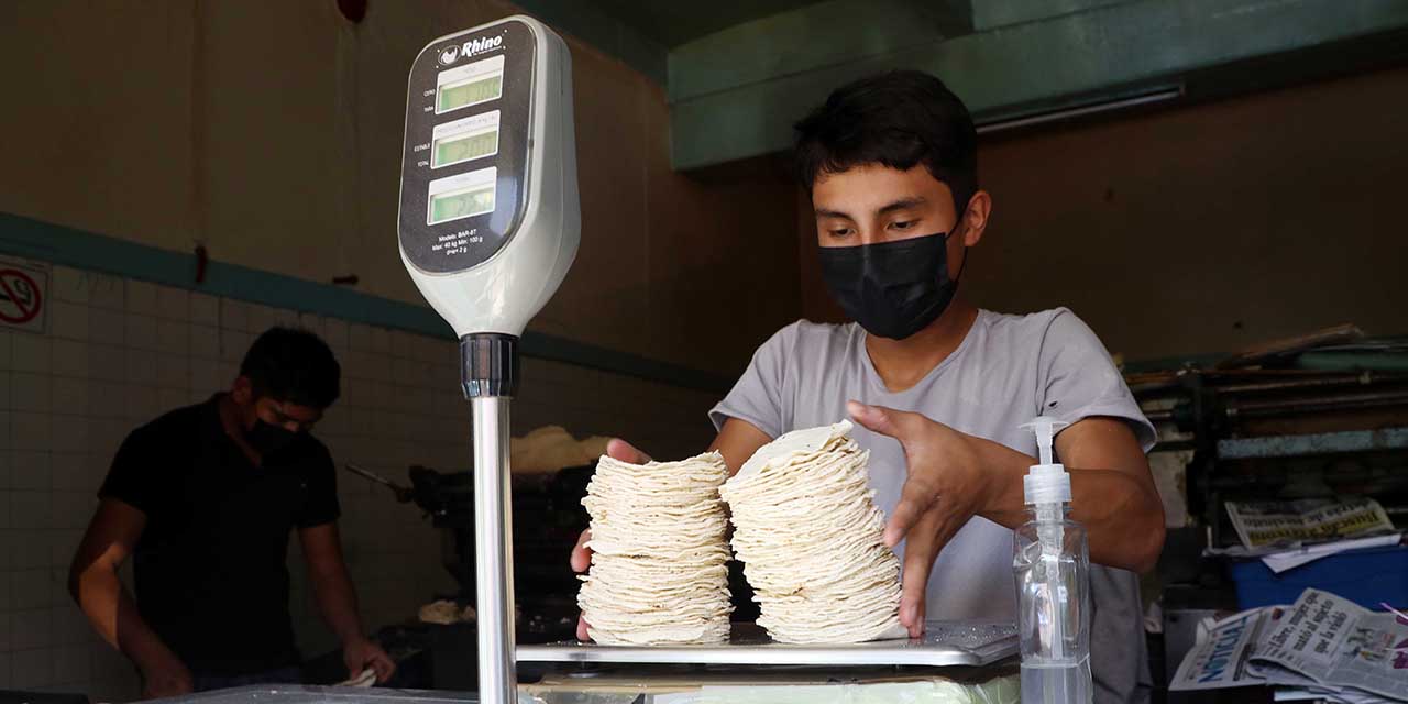 Tortilleros, en jaque, ante el incremento de insumos | El Imparcial de Oaxaca