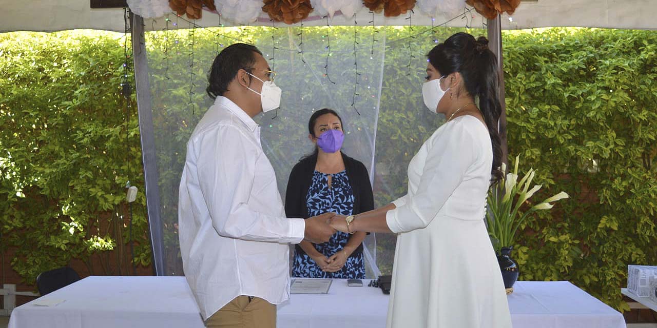Iván y Aracely unen sus vidas en matrimonio