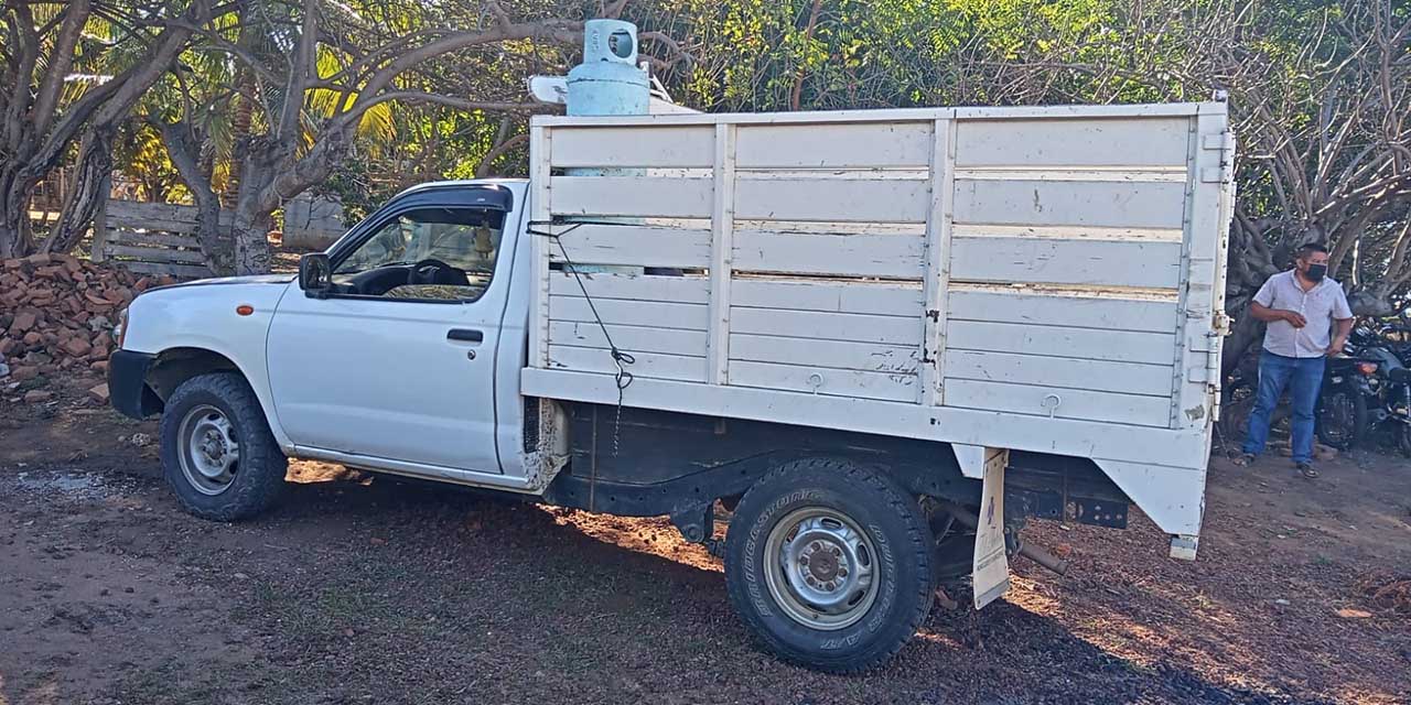 Aseguran camioneta robada en Puerto Escondido