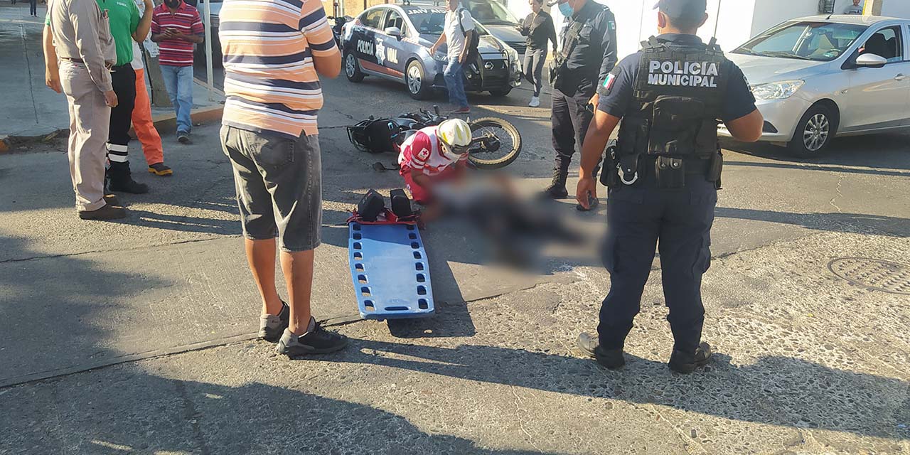 Paramédicos auxilian a motociclista arrollado por particular | El Imparcial de Oaxaca