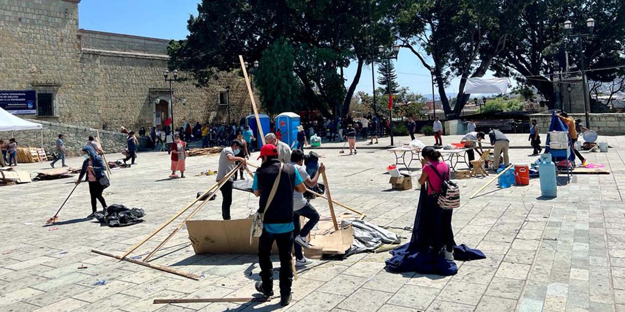 Levanta 14 de Junio, campamento de la Plaza de la Danza | El Imparcial de Oaxaca