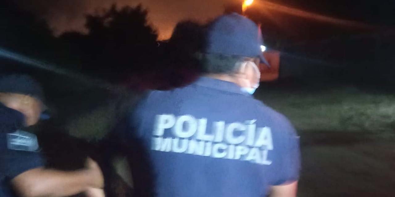 Asaltan y golpean a joven; detienen a responsable